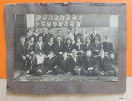 Фото "Группа будущих врачей", 1930-е гг., Минск (25*19, без паспарту 22*14 см)