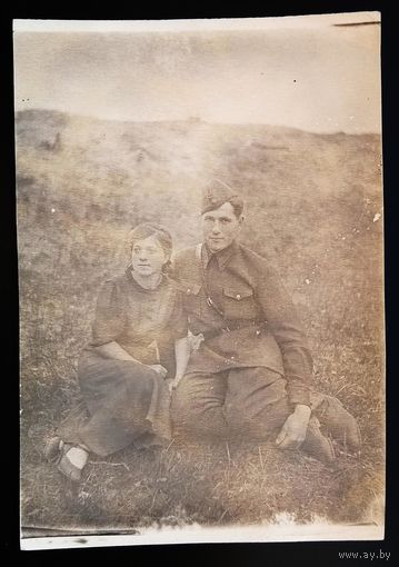 Фото военного с женщиной. 1940 г. 9х13 см
