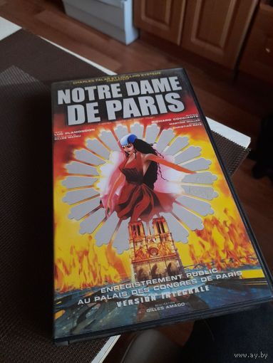 Видеокассета vhs с мюзиклом Notre Dame De Paris/Нотр-Дам де Пари
