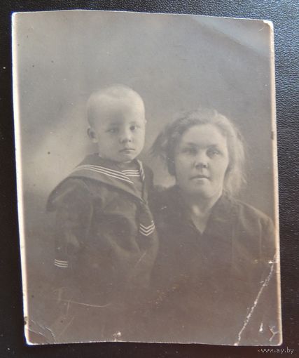Фото "Мать и сын", г. Уссурийск,  1931 г.