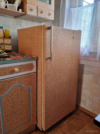 Холодильник "Минск-10" б/у в хорошем состоянии.