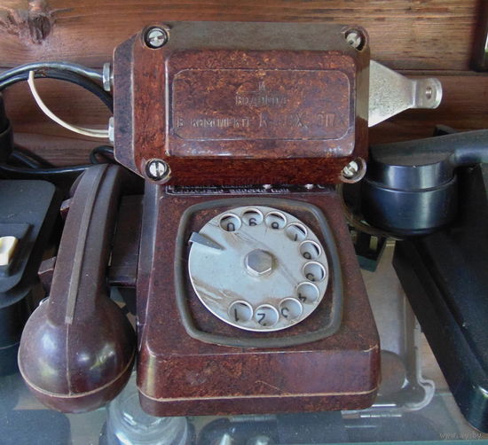 Редкий, антуражный телефон !!! Отлично смотрится в интерьере в стите техно!!!