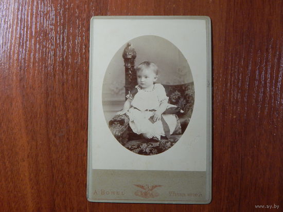 Фото маленькой девочки на кресле.С.-Петербург.1887г.