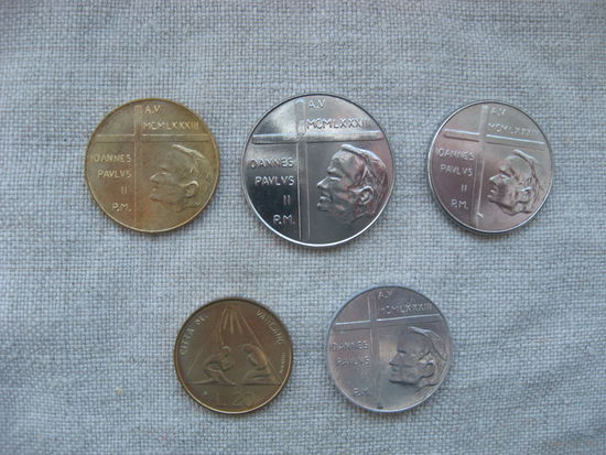Ватикан лот из 5-ти монет номиналом от 200 до 10 лир 1983 год - MCMLXXXIII Папа Иоанн Павел II