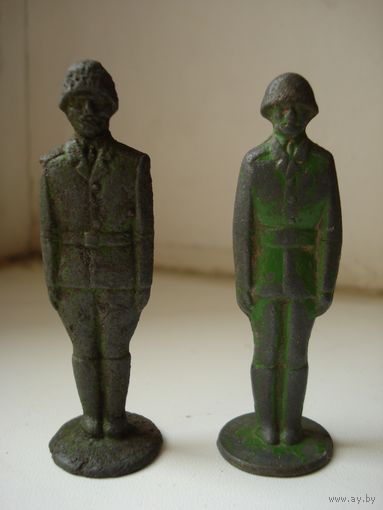 Два солдатика. СССР, вторая половина прошлого века.