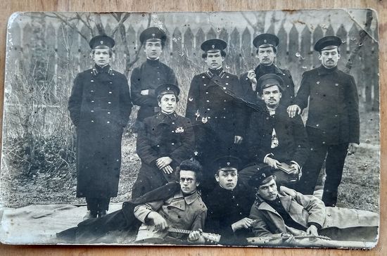 Фото группы молодежи (студенты?). До 1917 г. 9х14 см.