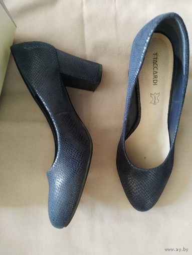 Туфли тёмно-синие, микрофибра, немного б/у. Практически новые. На широком устойчивом каблуке