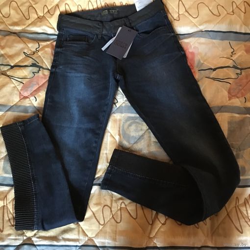 Zara джинсы с красивой отделкой ниже колена, размер 34 (XS)