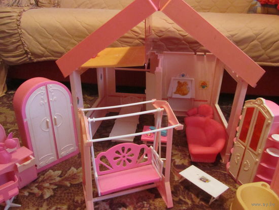 Домик и мебель для Барби