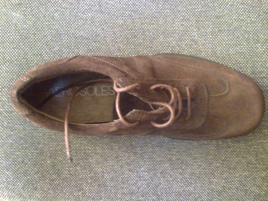 Кроссовки, спортивные туфли всемирно извесной фирмы AEROSOLES размер 6,5 натуральная замша