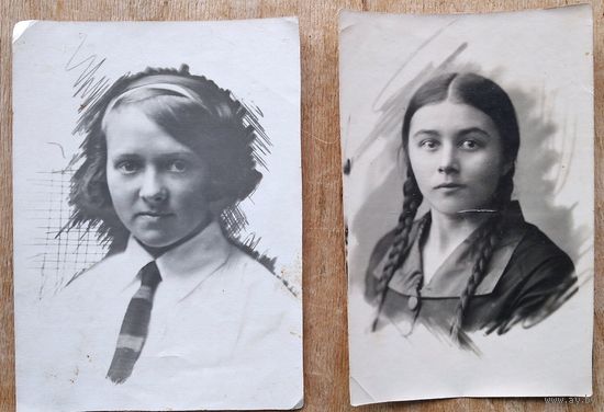 Два фото школьниц (10 класс полной средней школы г.Быхов). 1936-37 г.9х13 см. Цена за оба
