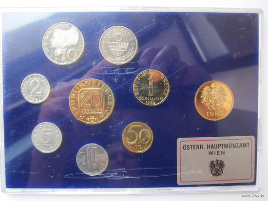Австрия. Годовой набор 1982 , 8 монет + жетон  .Р-80