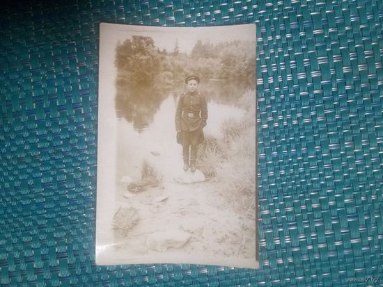 Фотография. Солдат у речки. 1940-50 гг.