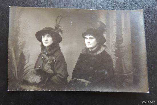 Фото "Две дамы", 1916 г.