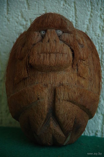 Статуэтка  " Снежный человек "  ( материал- кокос )   18 см
