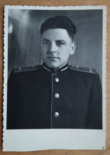 Фото лейтенанта Советской Армии. Конец 1940-начало 1950-х. 8.5х12 см