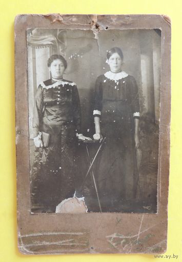 Фото кабинет-портрет "Сестры", 1911 г.