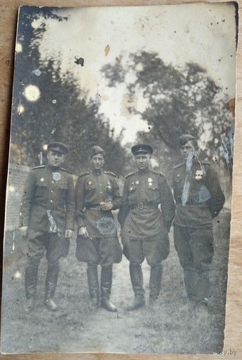 Фото военных с наградами. 1945 г. 8х13 см.