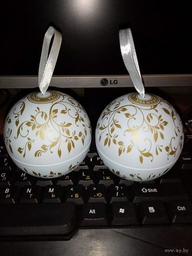 Шар Ахмад чай Ahmad Tea ёлочный сувенирный 7,5 см жесть шкатулка Новогодняя коллекция