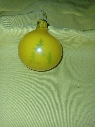 Елочная игрушка СССР шар, шарик с зайчиком под елкой - елочная  игрушка   СССР