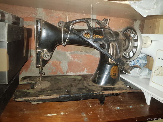 Старая швейная машина ЗШМ Орша бсср, без столешницы, на запчасти или восстановление.