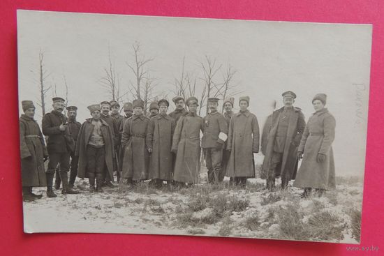 Фото "Братание", ПМВ, 1917 г. (русские и немецкие солдаты и офицеры)