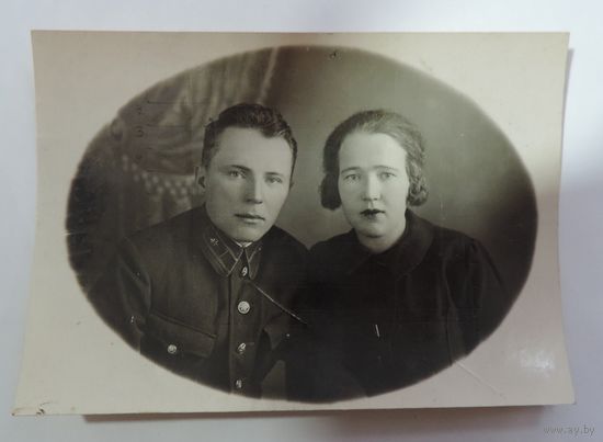 Фото офицера РККА с женой 30-е годы. СССР. Размер 8-11.5 см.