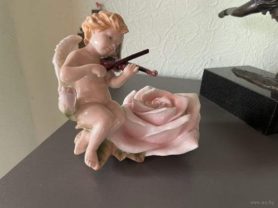 Статуэтка играющий на скрипке ангел