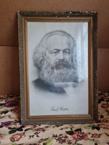Портрет Карла Маркса в раме