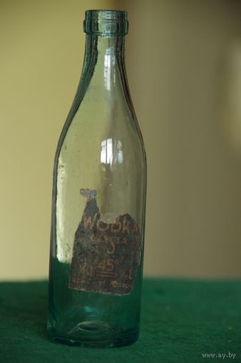 Бутылка водочная довоенная Польша ( Западная Беларусь )  15,5 см  с остатками родной этикетки