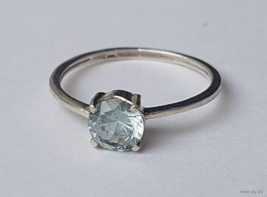 Кольцо с нежным кристаллом. Размер 16,5