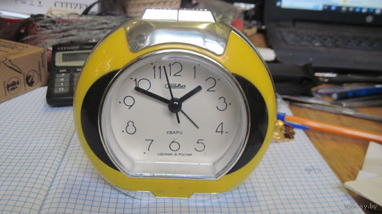 Часы-будильник Слава кварц в рабочем состоянии.
