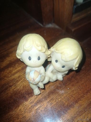 Сувенир статуэтка, мальчик и девочка