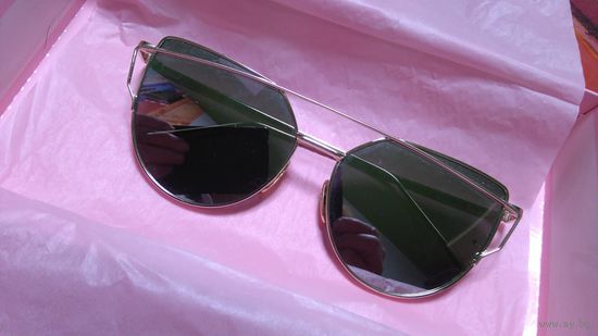 Солнцезащитные очкиг