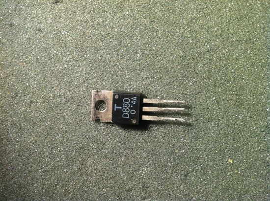 Транзистор D880 (2SD880)