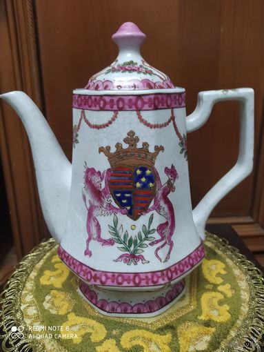 Старинный фарфоровый чайник. Франция Ручная роспись.