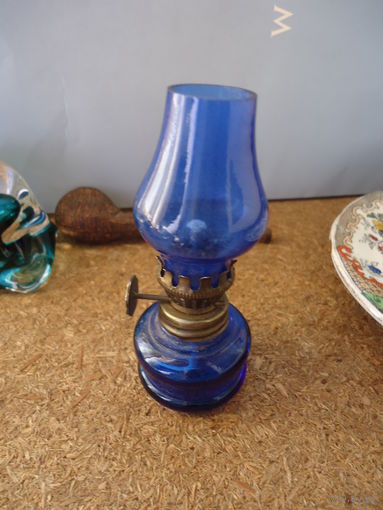 Лампа керосиновая , миниатюрная ,  синее стекло 2 .
