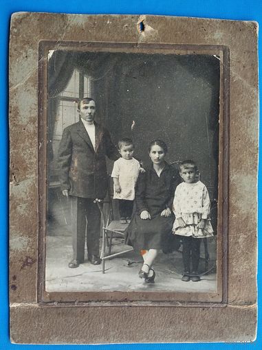 Старинное фото семьи. начало 1920-х. 10х14 см.