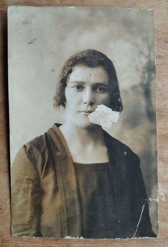 Фото девушки. 1930-е г. 8.5х13.5 см.