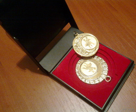 Две медали 1997 и 1998 Танцы, в футляре