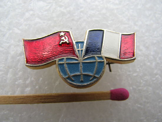 Значок-фрачник. Флаги СССР-Франция