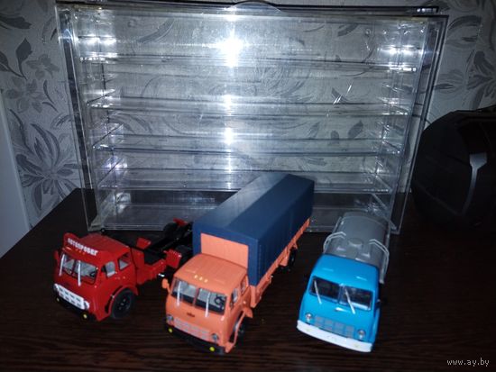 Стеллаж и три модели грузовиков Маз одним лотом