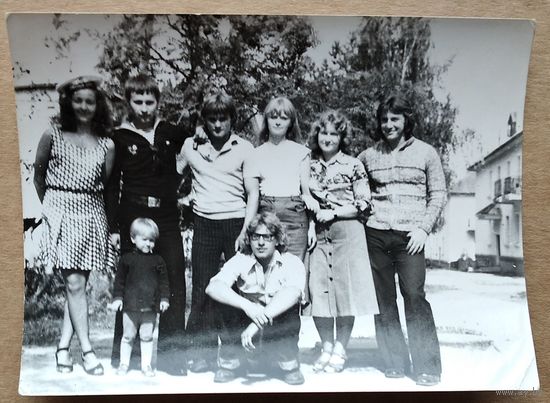 Фото молодежи 1970-х. 9х12 см.