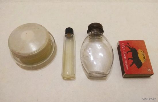 Баночка от крема (СССР 60-е годы ХХ века), флаконы от медпрепаратов (40-е годы ХХ века)