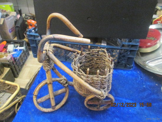 Велосипед-кашпо, корзинка, лоза, плетенка.