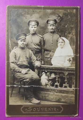 Фото "Солдаты царя батюшки и сестра милосердия", до 1917 г., ПМВ, кабинет-портрет