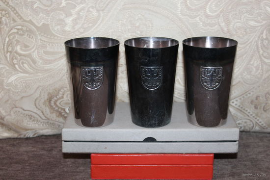 Тяжёлые, металлические стаканы с гербом, 3 шт., ёмкость 250 мл., клеймо.