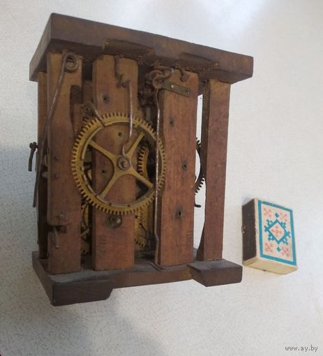 Антикварный часовой деревянный механизм