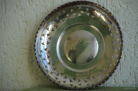 Ваза с серебрением  ( диаметр 23 см , высота  3,5 см )