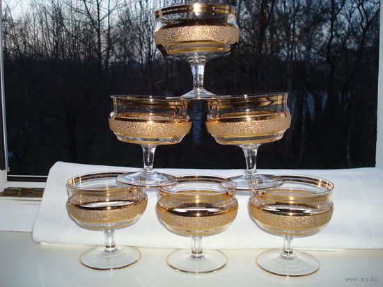 Комплект бокалов с позолотой и золотым напылением в идеальном состоянии 6 штук.Германия. Ретро.